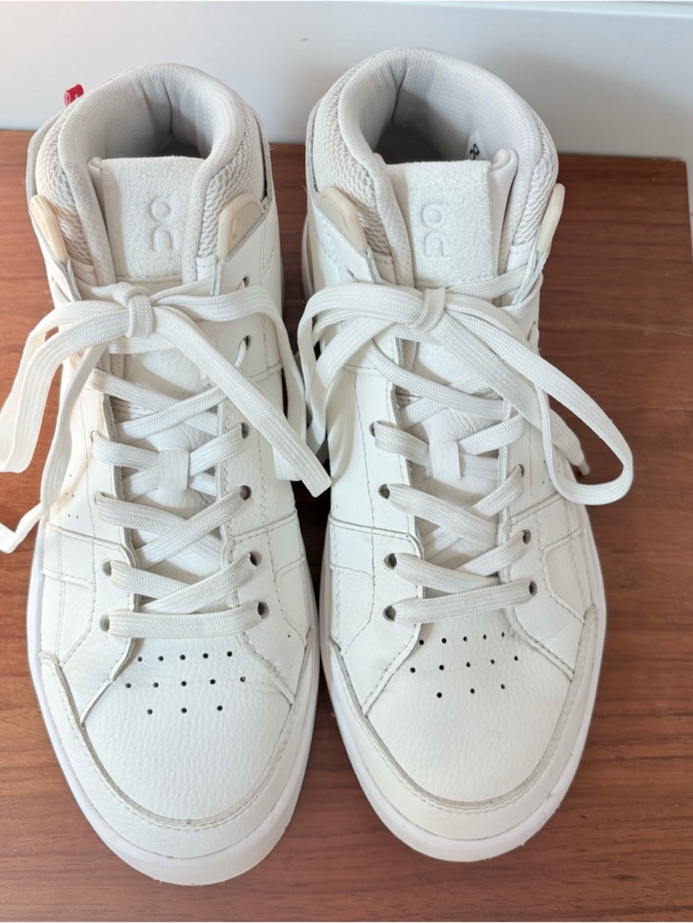 On cloud Running The Roger Clubhouse Mid High Top White Tan Women’s 6 Athletic - Picture 6 of 8